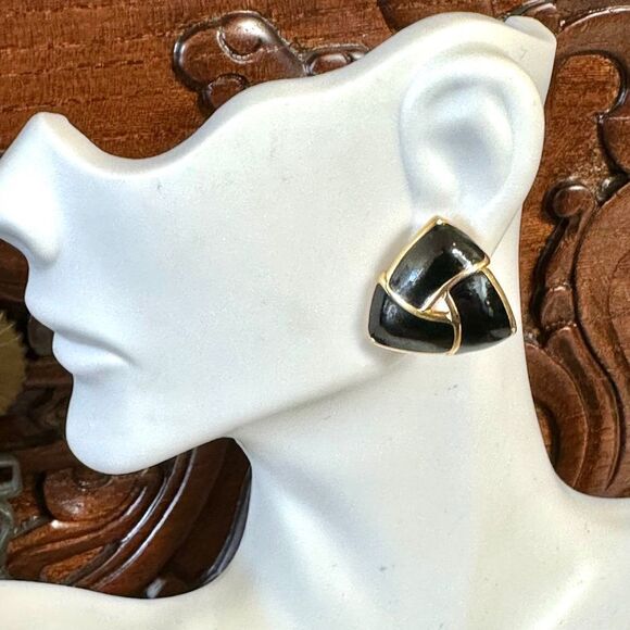 Black and gold tone triangle post earrings - Picture 4 of 8